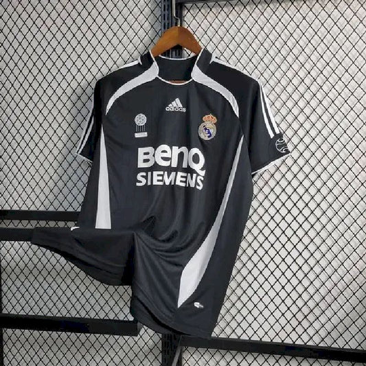Camisa reserva retrô do Real Madrid 2006/07