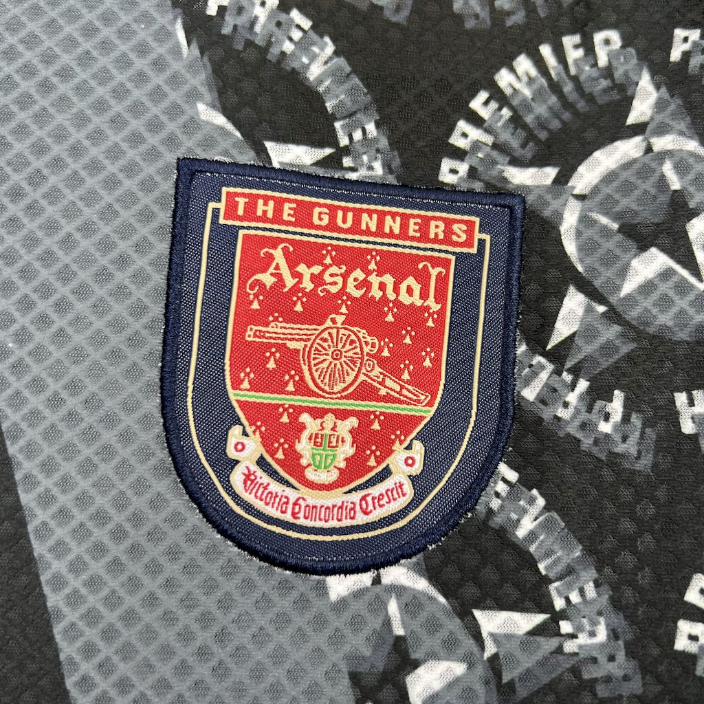 Camisa retrô de goleiro preta de manga comprida do Arsenal 1994/95