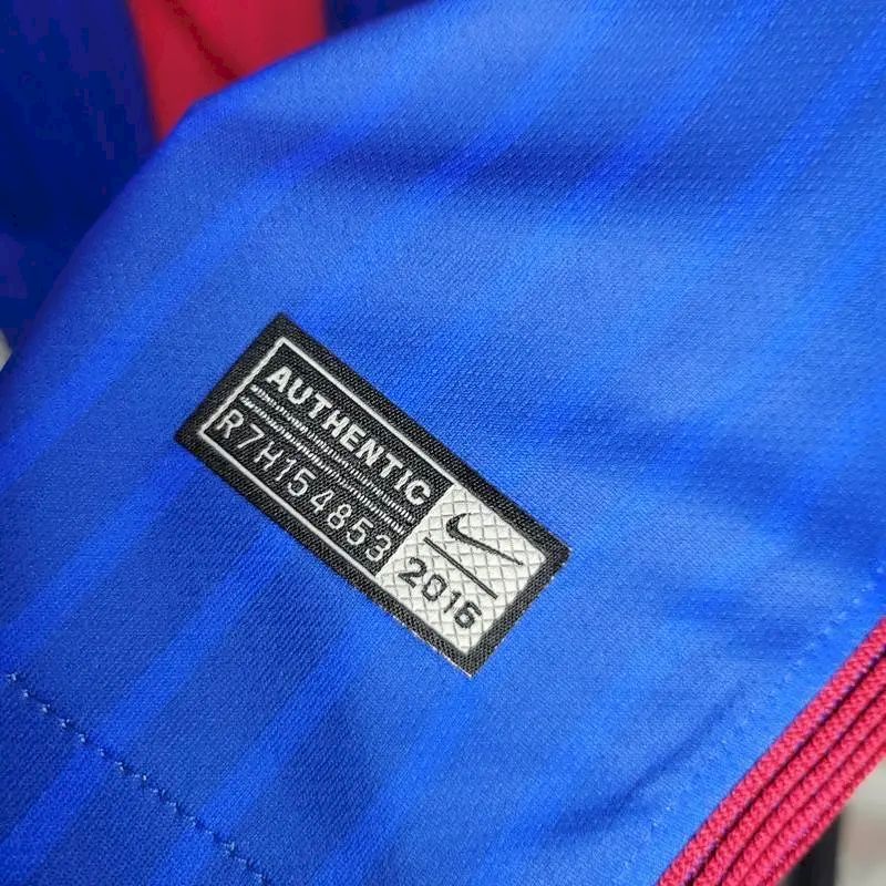 Camisa retrô titular do Barcelona 2016/17