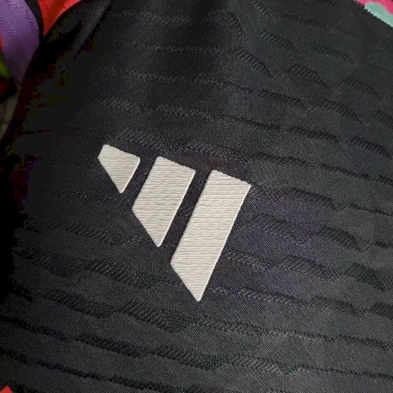 Camisa de treino pré-jogo do Arsenal 2024/25, versão jogador