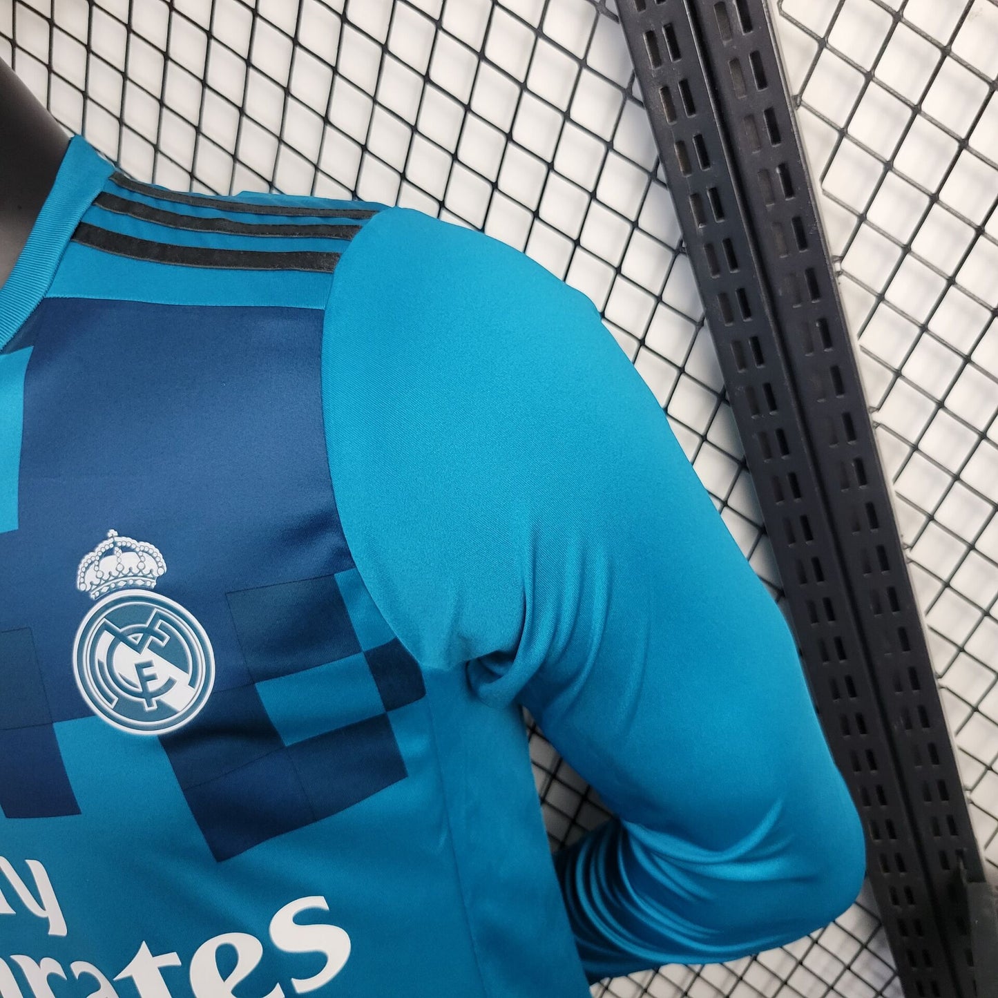 Camisa Retro Manga Longa Real Madrid 2017/18 Third