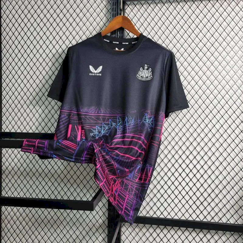 Camisa de treino pré-jogo do Newcastle United 2023/24
