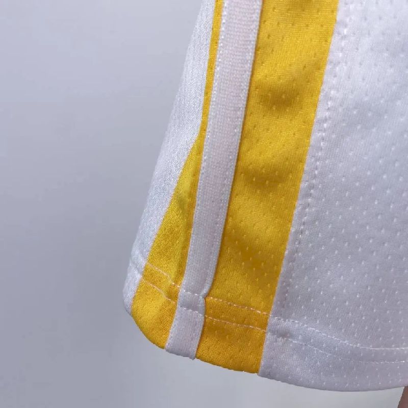 Camisa branca do time juvenil Stephen Curry