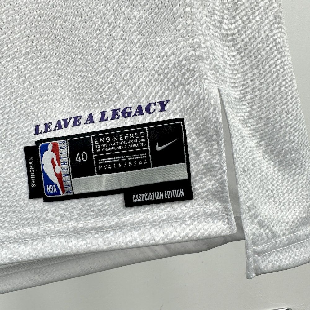 Edição da Associação Los Angeles Lakers 2023/24 DONCIC#77