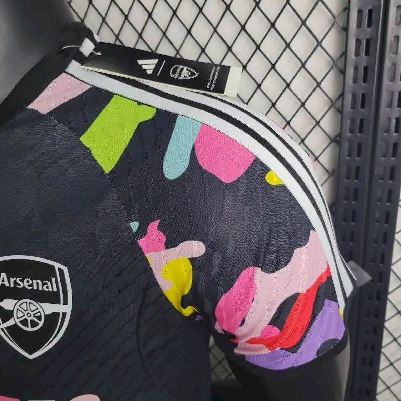 Camisa de treino pré-jogo do Arsenal 2024/25, versão jogador