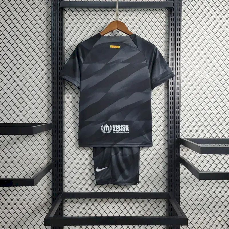 Kit de goleiro infantil preto do Barcelona 2023/24