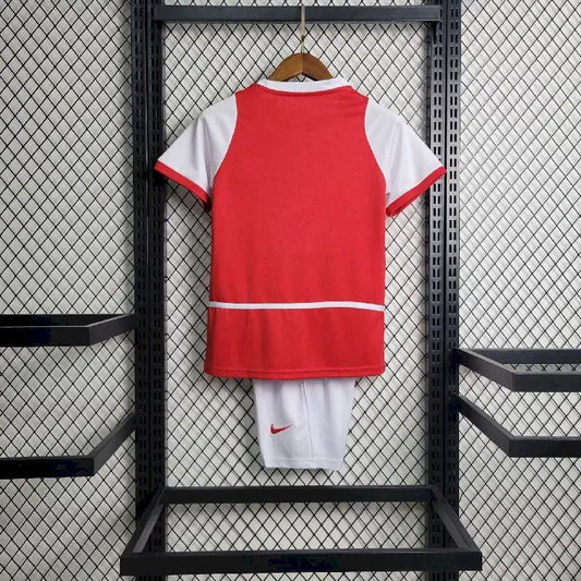 Camisa e shorts retrô infantil do Arsenal 2002/04