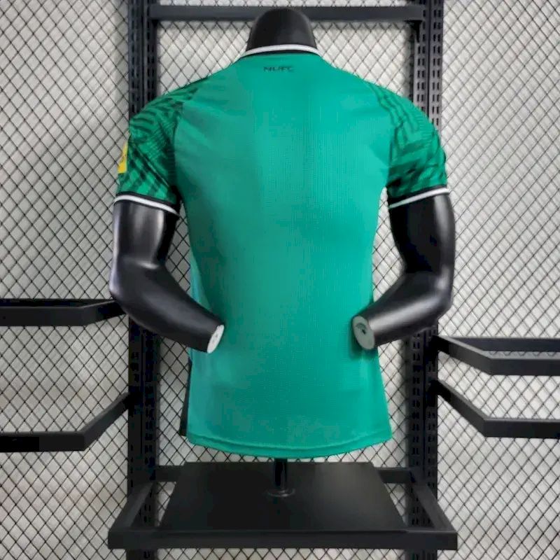 Camisa reserva do Newcastle United 2023/24, versão do jogador