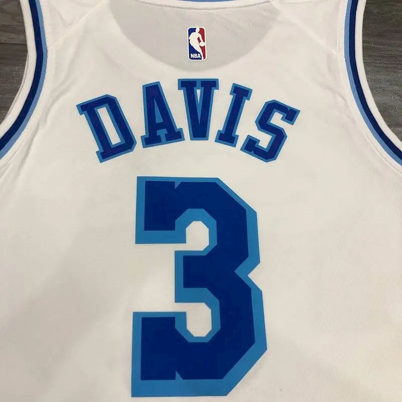 Camisa Anthony Davis Masculina Branca Versão Jogador – Edição Clássica Retro Conjunta