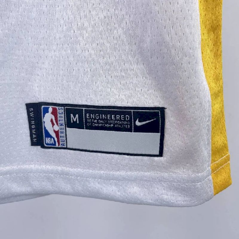 Camisa branca do time juvenil Stephen Curry