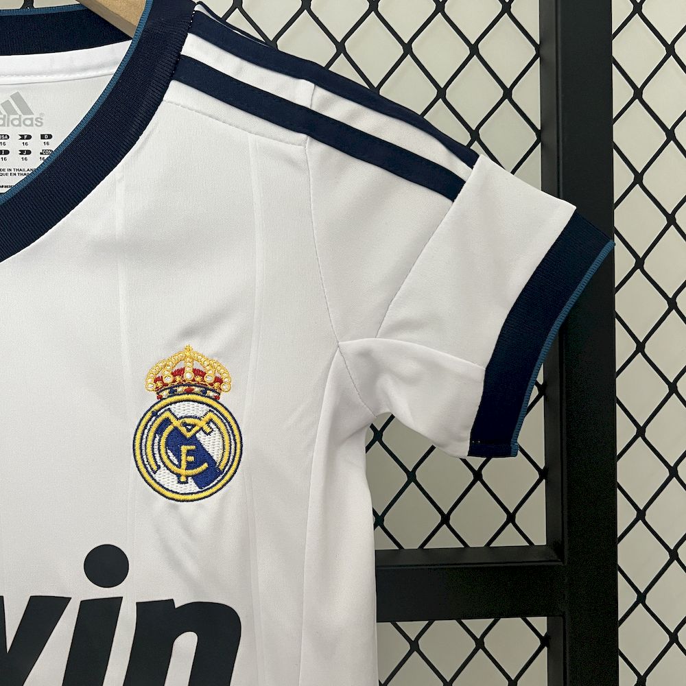 Camisa e shorts retrô infantil do Real Madrid 2012/13