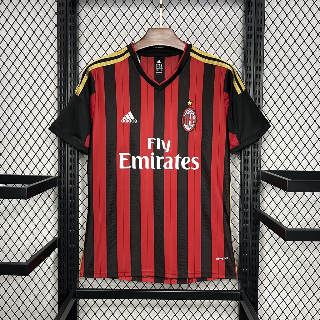 Camisa retrô titular do AC Milan 2013/14