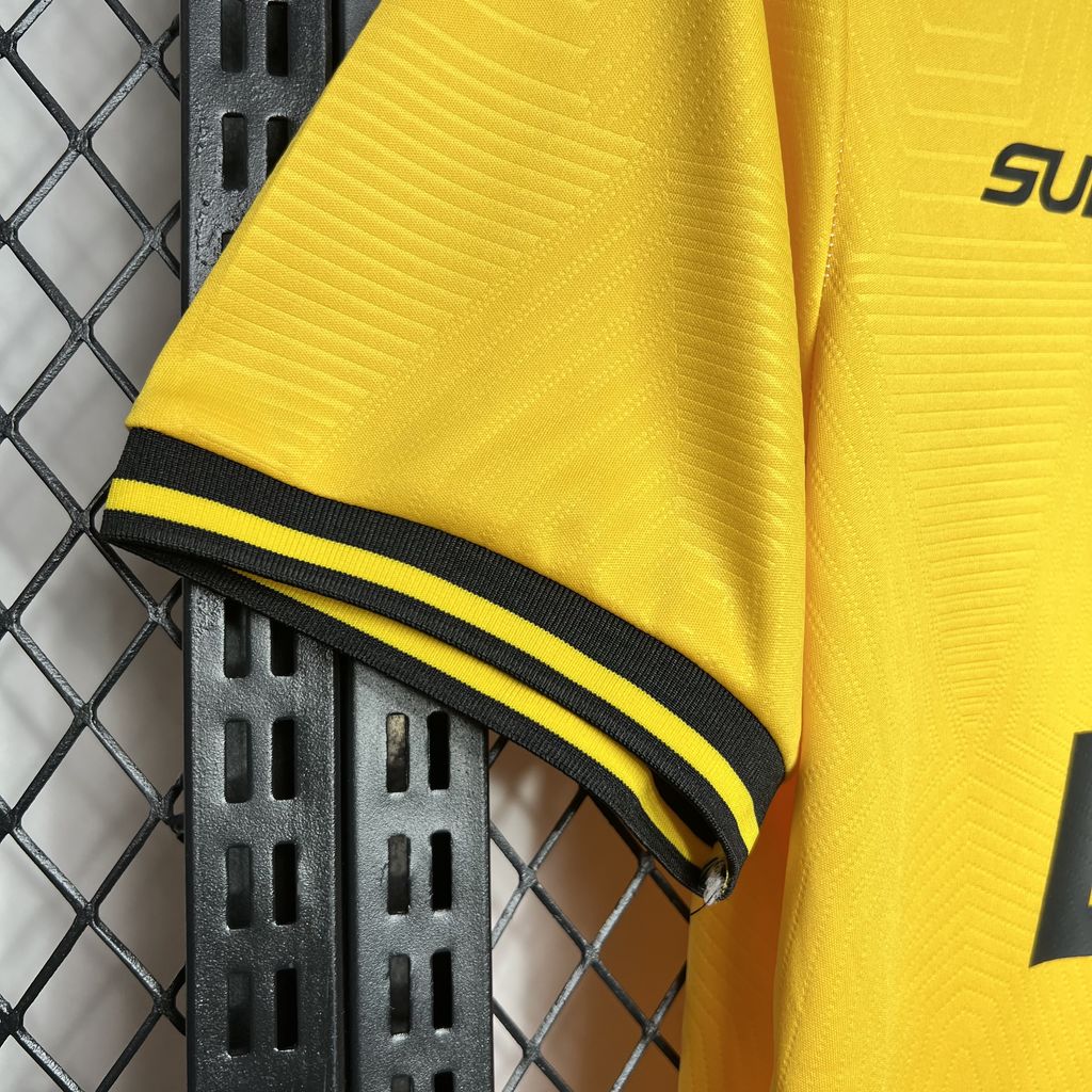 Camisa titular do Wolves 2024/25