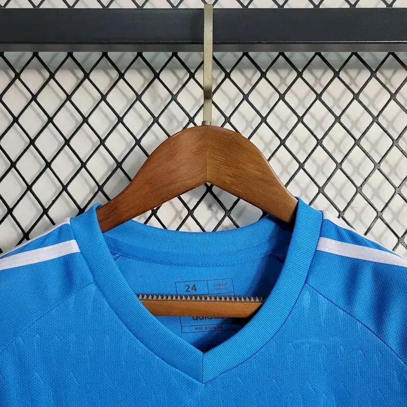 Kit de goleiro infantil azul do Real Madrid 2023/24