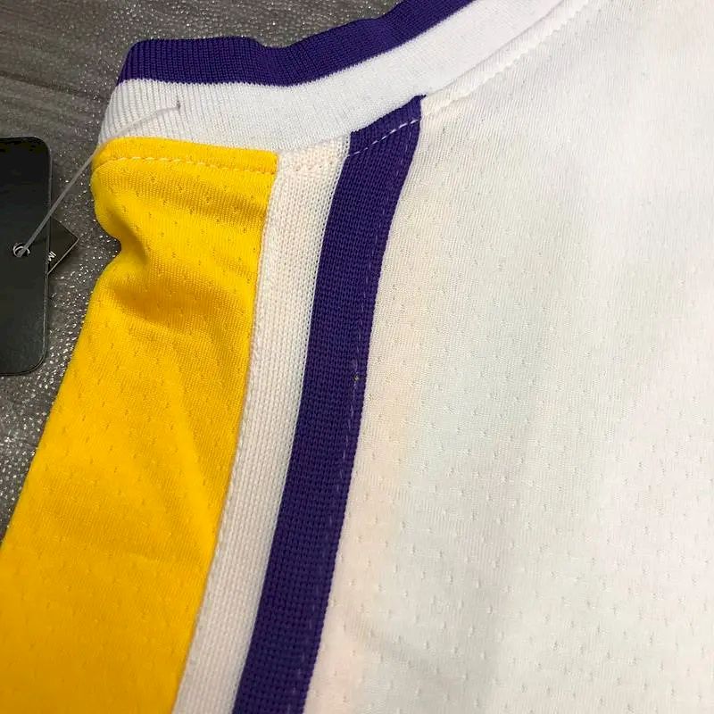 Camisa Kobe Bryant Masculina Branca Versão Jogador – Edição Clássica Retro