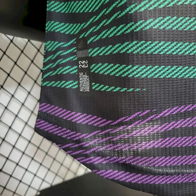 Camisa de treino pré-jogo do Real Madrid 2023/24, versão jogador