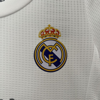 Camisa e shorts retrô infantil do Real Madrid 2015/16