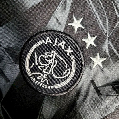 Terceiro uniforme infantil do Ajax 2023/24