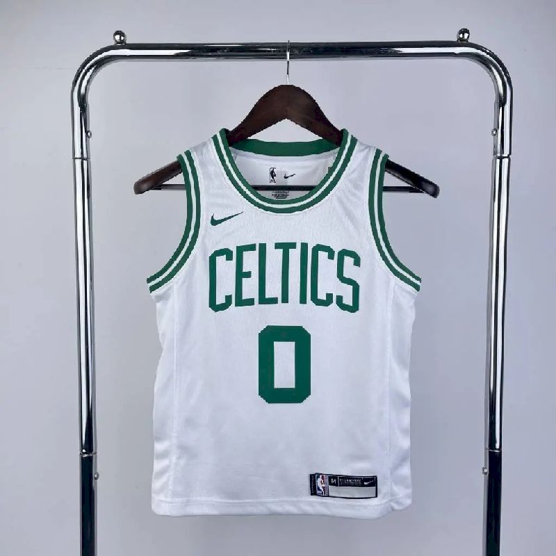 Camisa branca do time juvenil Jayson Tatum
