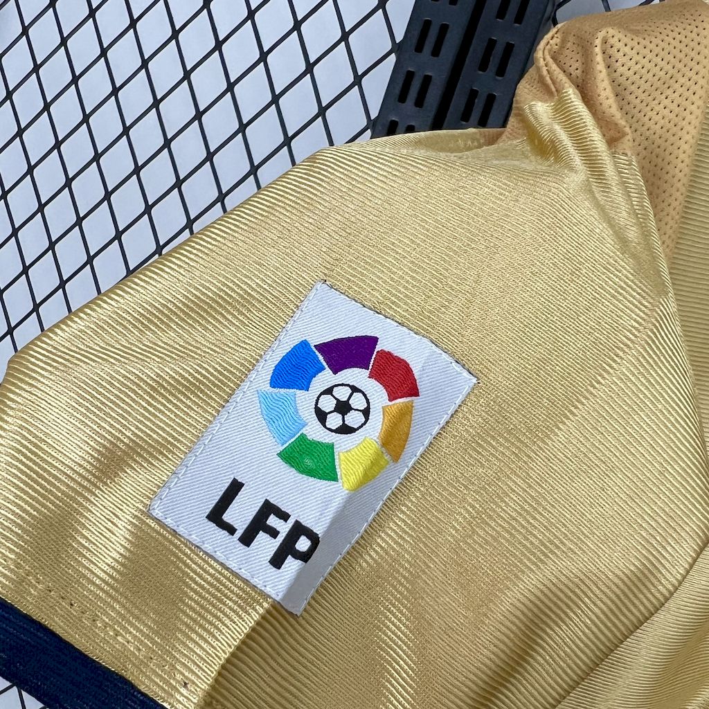 Camisa retrô alternativa do Barcelona 2001/02