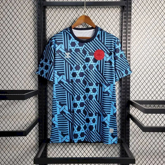 Camisa de treino pré-jogo da Dinamarca 2023/24