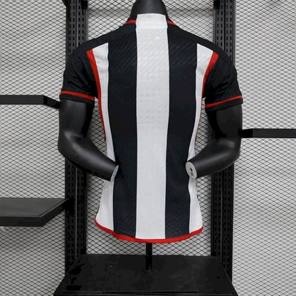 Camisa de treino pré-jogo do Manchester United 2023/24, versão jogador