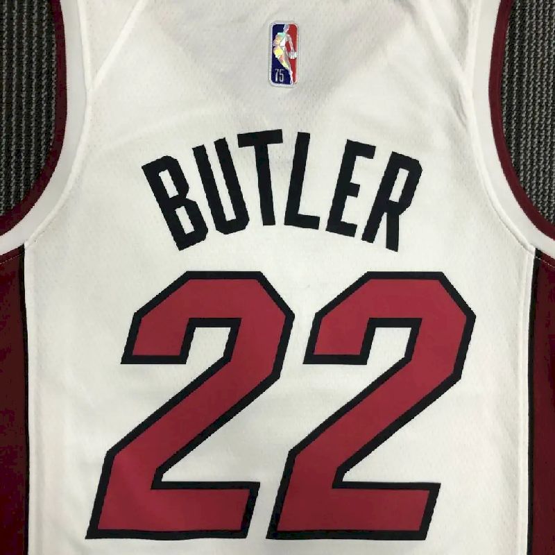 Camisa masculina Jimmy Butler branca do time – Edição de 75º aniversário