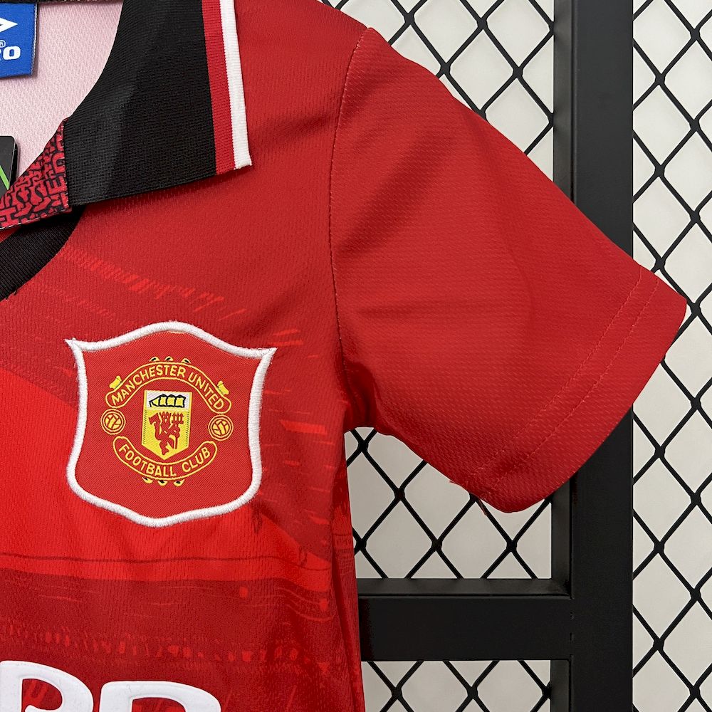 Camisa e shorts retrô infantil Manchester United 1994/96