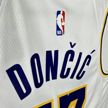 Edição da Associação Los Angeles Lakers 2023/24 DONCIC#77
