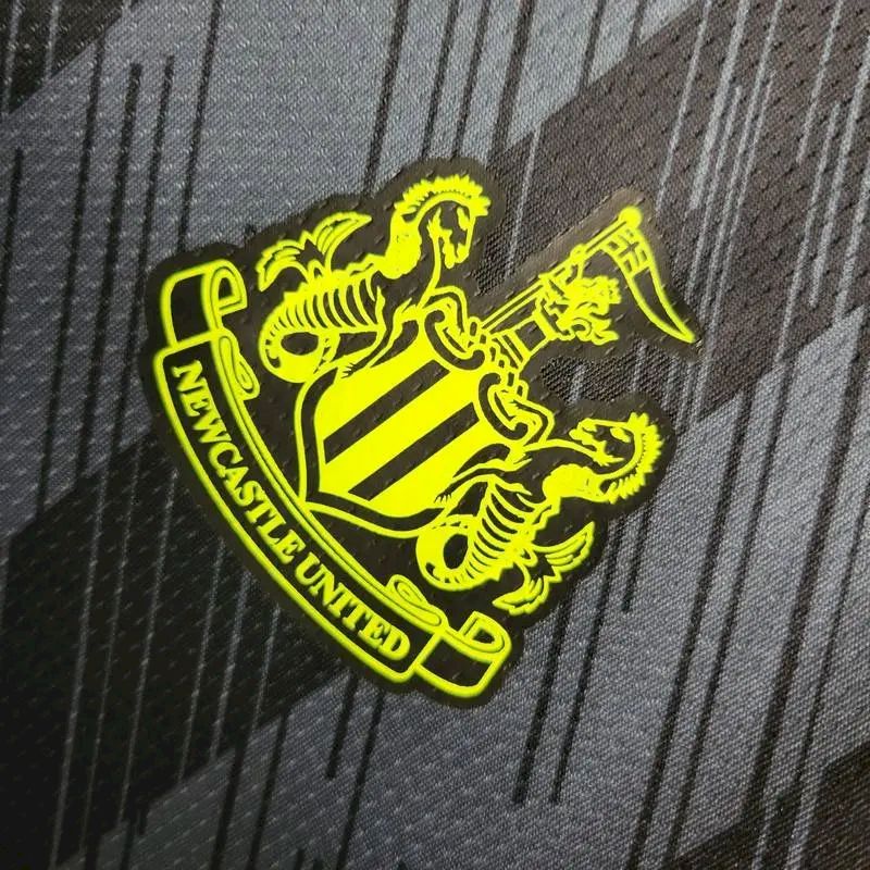 Camisa de treino pré-jogo do Newcastle United 2023/24