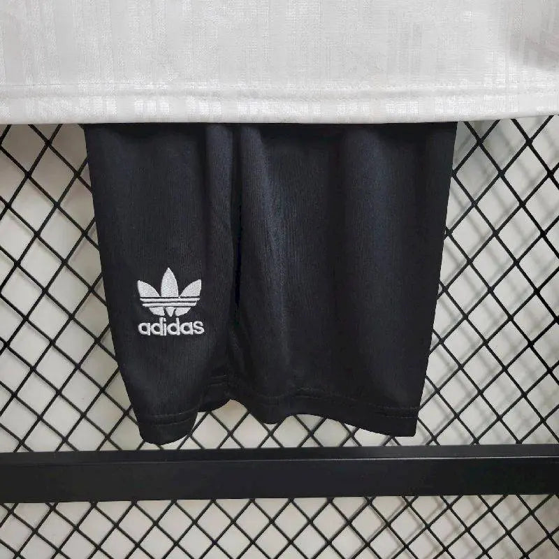 Camisa e shorts retrô infantil da Alemanha 1992