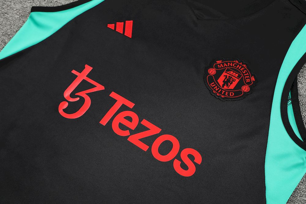 Camiseta regata e short adulto Manchester United 2023/24 418
