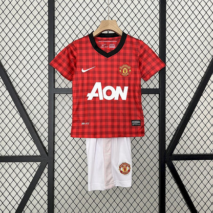 Camisa e shorts retrô infantil Manchester United 2012/13