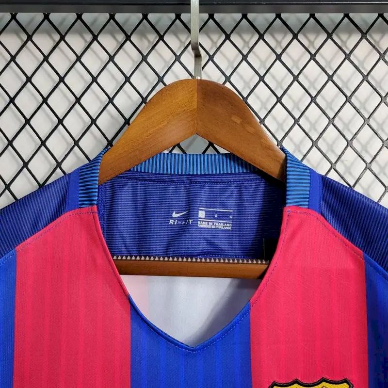 Camisa retrô titular do Barcelona 2016/17