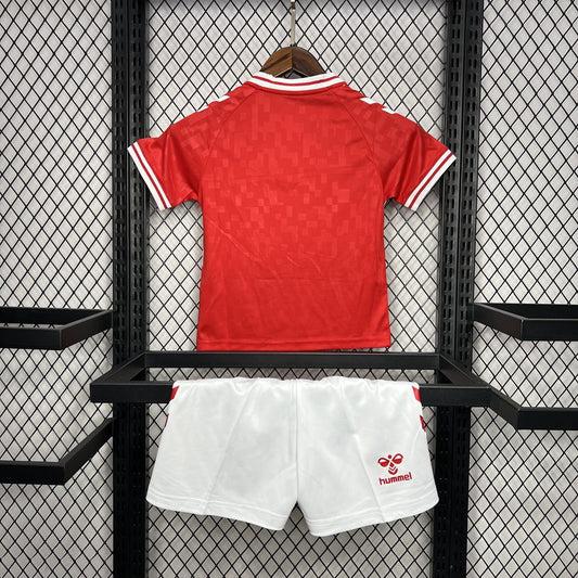 Dinamarca 2024/25 Euro Home Kit Infantil