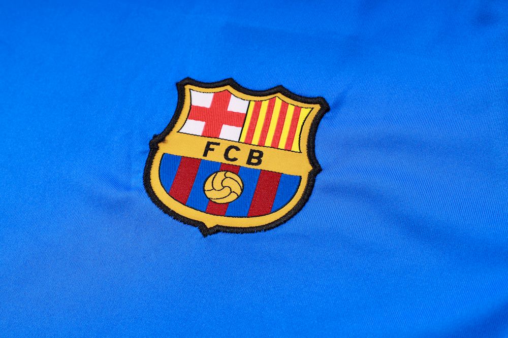 Camisa de treino adulto Barcelona 2023/24 + short 815