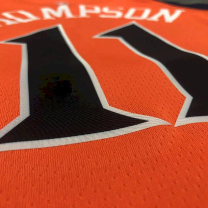 Camisa Klay Thompson Laranja Masculina Versão Jogador – Edição Clássica Retrô