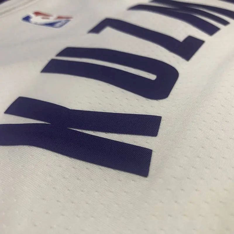 Camisa Kyle Kuzma Masculina Branca Versão Jogador – Edição Clássica Retro