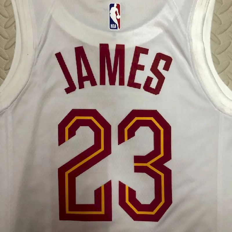 Camisa masculina do time principal LeBron Raymone James White