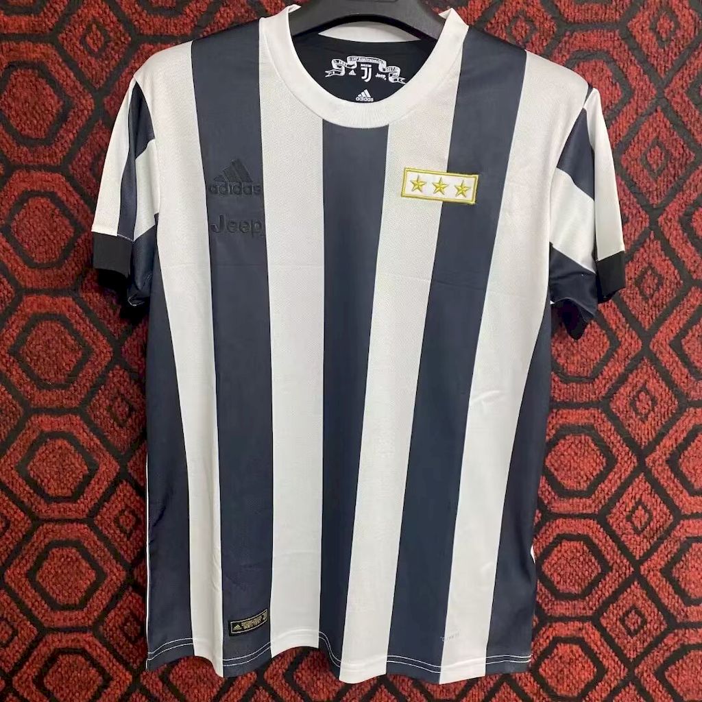 Camisa retrô comemorativa dos 120 anos da Juventus