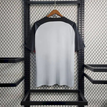 Camisa de treino pré-jogo do Barcelona 2023/24