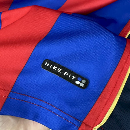 Camisa retrô titular do Barcelona 2001/02