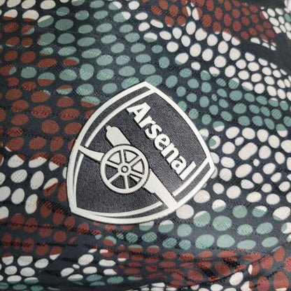 Camisa Maharishi do Arsenal 2023/24, versão de jogador