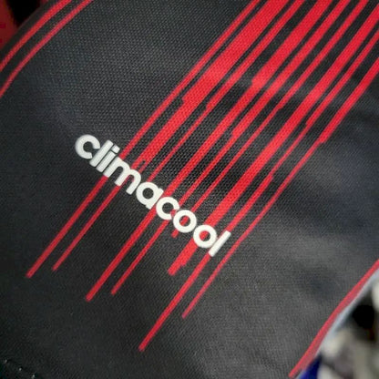 Camisa retrô titular do AC Milan 2016/17
