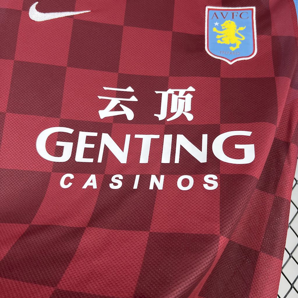 Camisa retrô do Aston Villa 2011/12