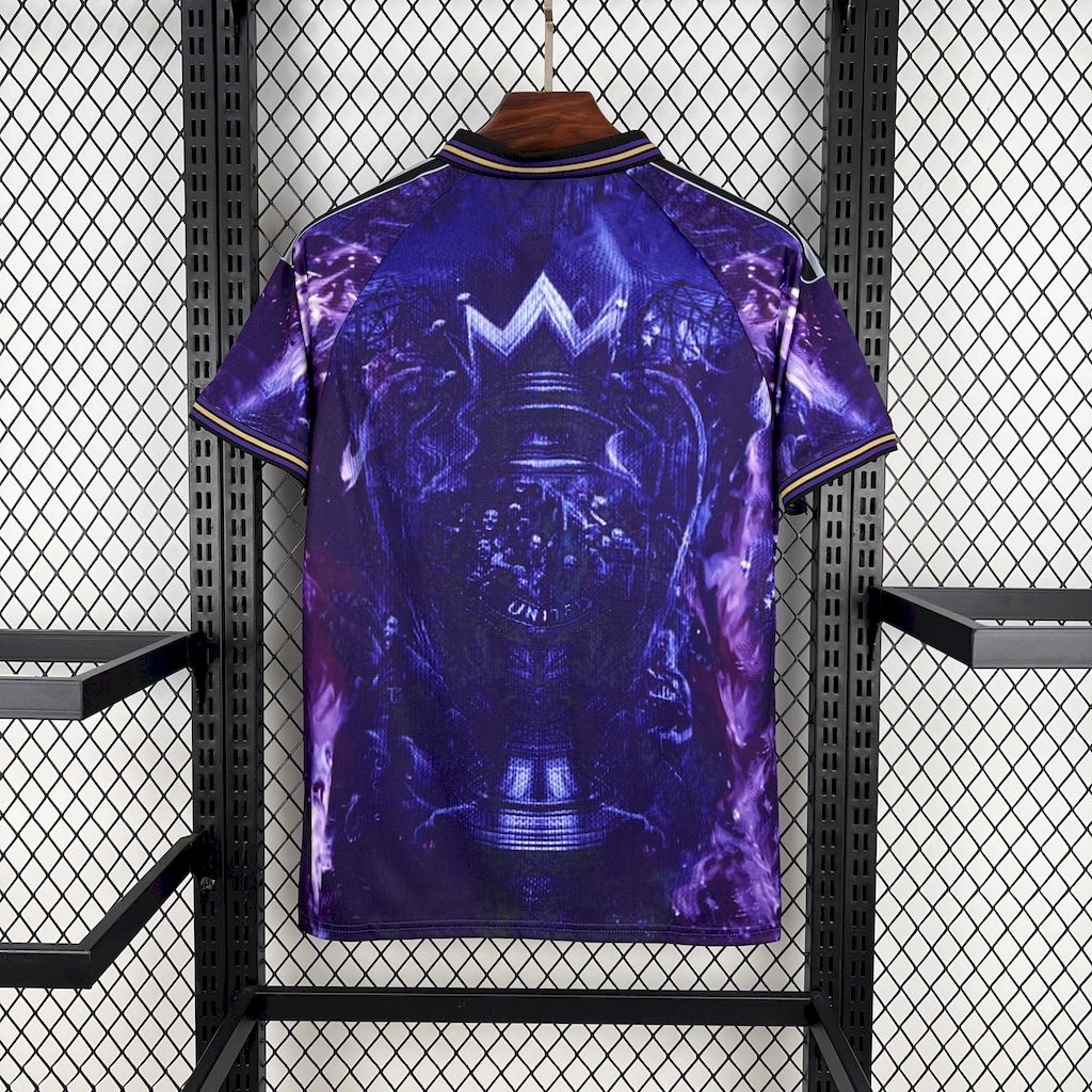 Camisa roxa edição especial do Manchester United 2025/26
