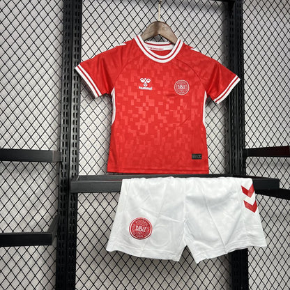Dinamarca 2024/25 Euro Home Kit Infantil