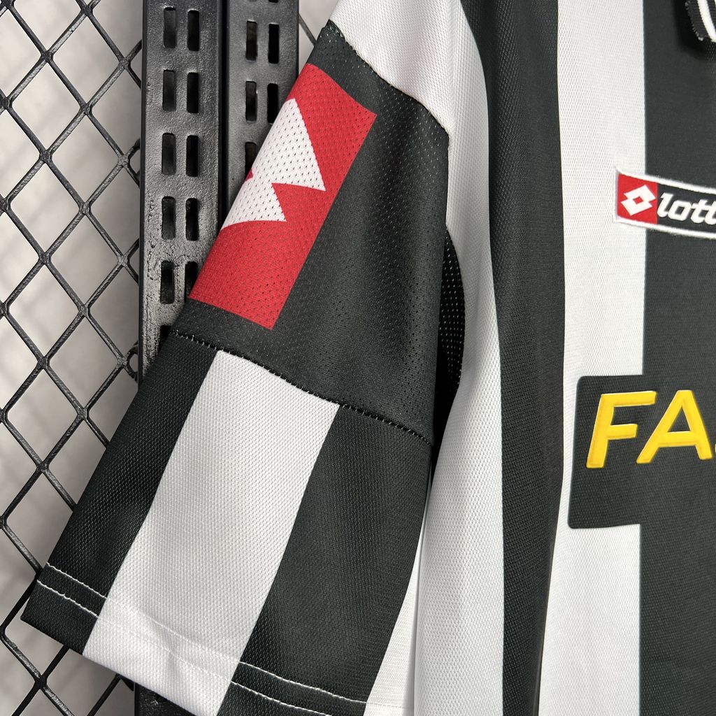 Camisa retrô Home Juventus 2001/02