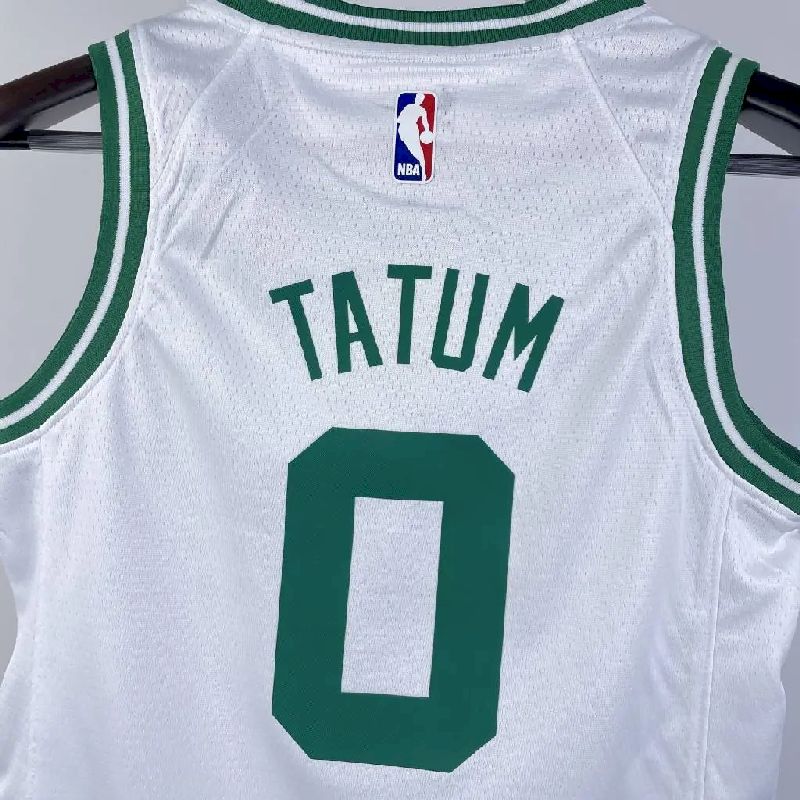 Camisa branca do time juvenil Jayson Tatum