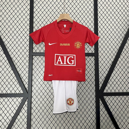 Camisa e shorts retrô infantil Manchester United 2007/08